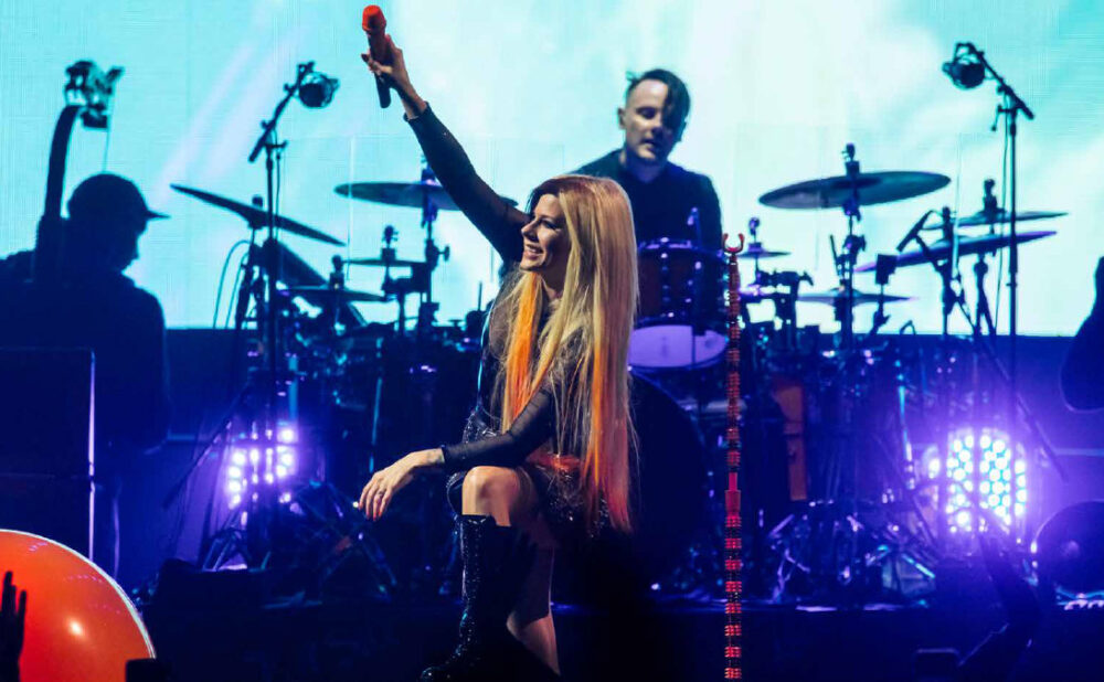 Avril on stage