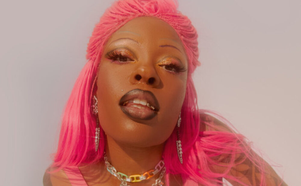 Sudan Archives posing with pink hair